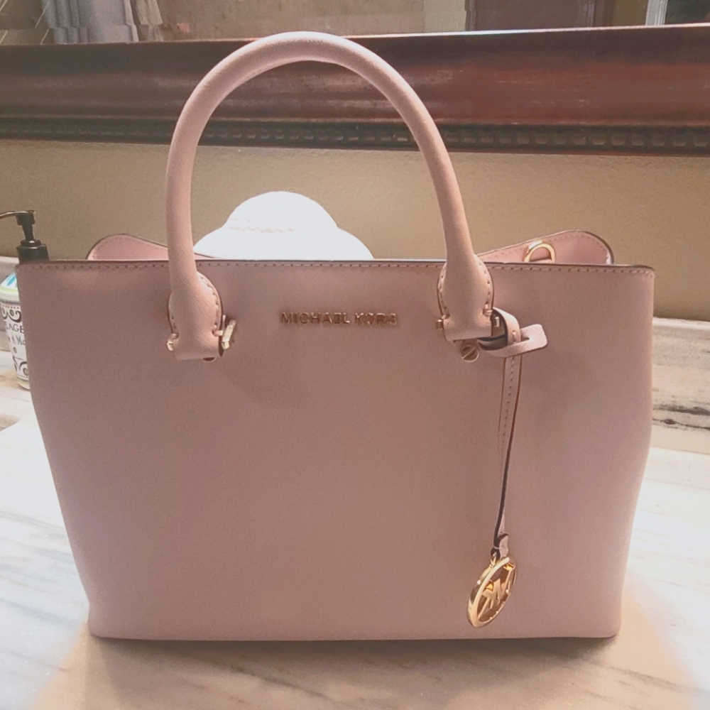 Michael Kors' light pink handbag